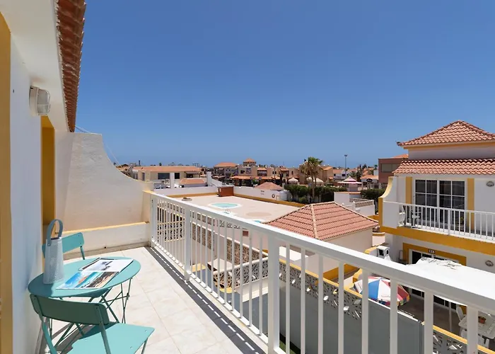 Apartamento En El Castillo Con Piscina