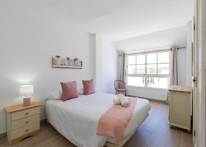 Apartamento En El Castillo Con Piscina
