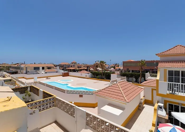 Apartamento En El Castillo Con Piscina