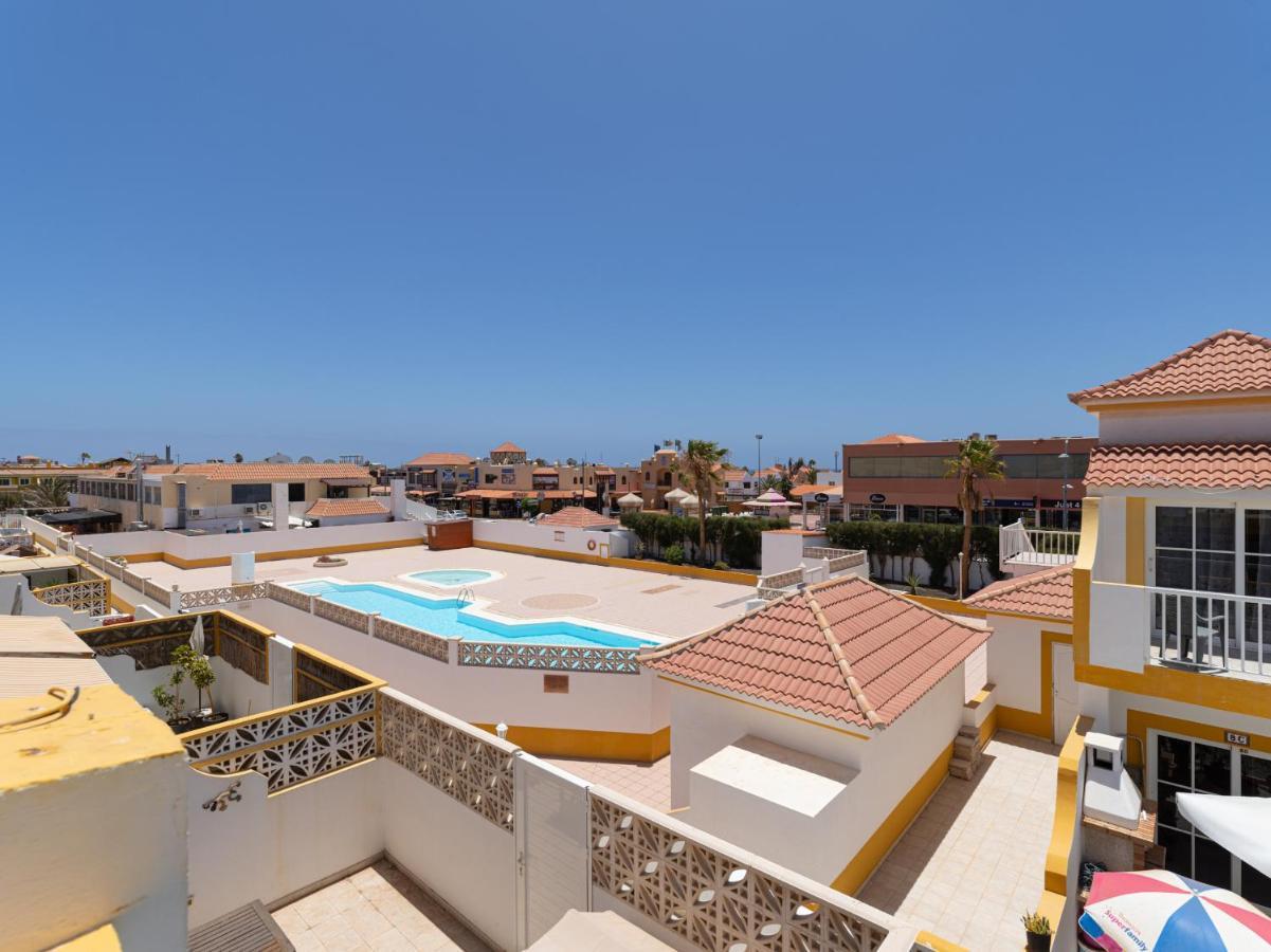 Apartment En El Castillo Con Piscina *